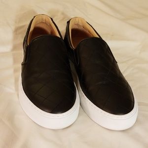 Womens Great Black Quilted Slip-ons Sz 9.5